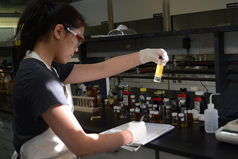 Isabella Cho conducts lab research